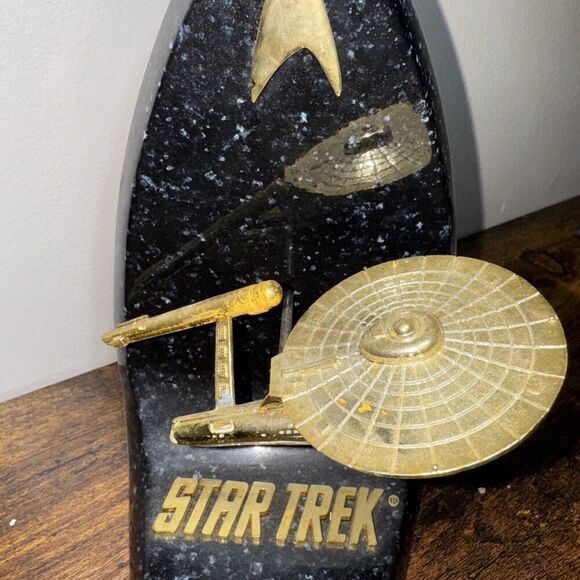 1993 - Paramount Pictures - Star Trek - U.S.S. Enterprise NCC-1701 3D Sculpture - Picture 2 of 5